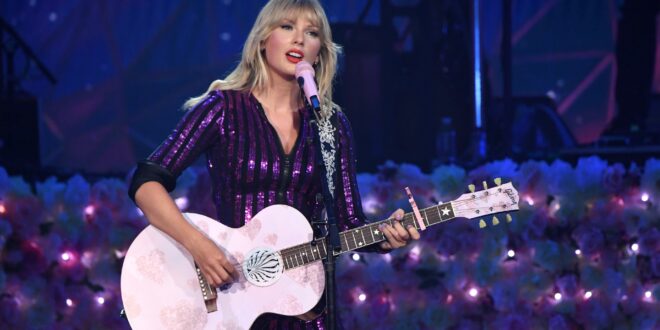 Taylor Swift is encouraging fans to register to vote.